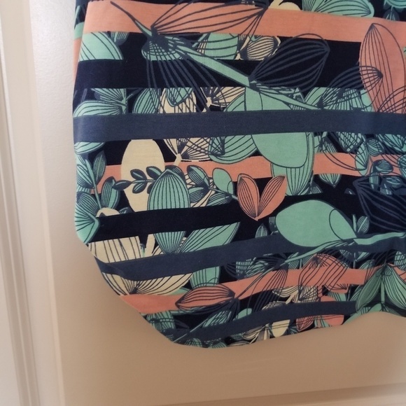 LulaRoe Floral Leaf Patterned Side Knot Tunic XXS - Picture 5 of 7